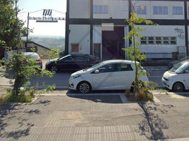 Vende se ou Aluga se Armazém com logradouro Campanhã Porto | 26063959535