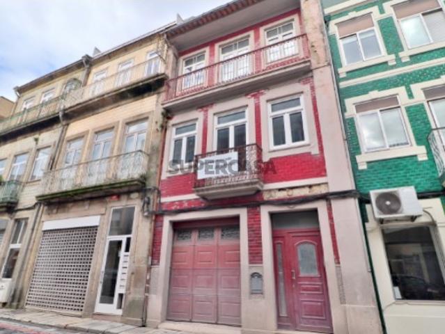 Vende se Prédio na Rua Dom Pedro V