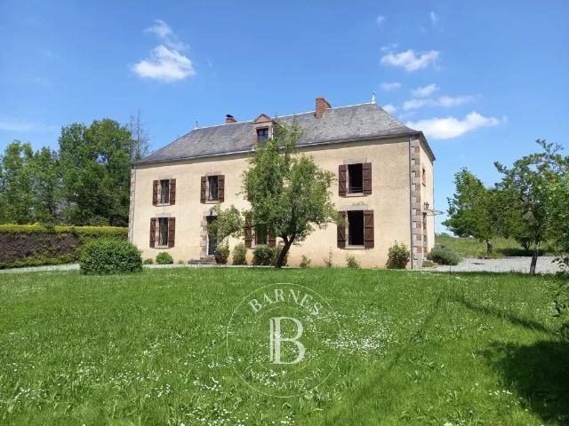 Vendée Belle maison de campagne Terrain de 7000m² 310m² Pouzauges