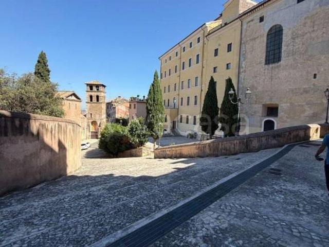 Vendesi bilocale a Tivoli via Campitelli, 13, Centro storico