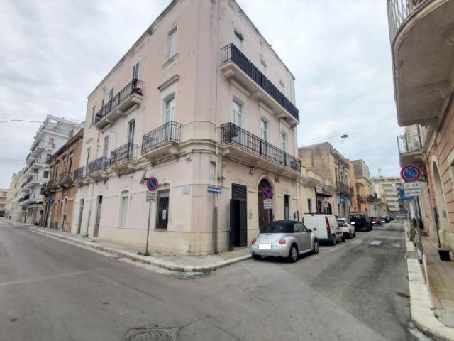 Vendesi monolocale a Brindisi via Barletta, 52, Centro città