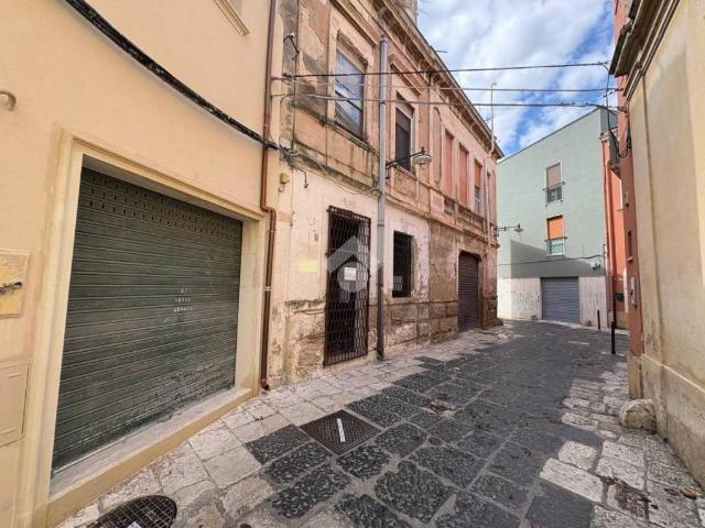 Vendesi monolocale a Brindisi via Lupo Protospata, 11, Centro Storico