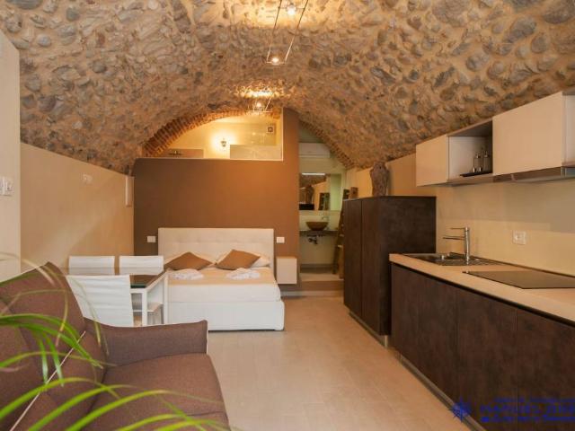 Vendesi monolocale a San Felice, San Felice del Benaco