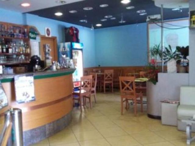 VENDESI ATTIVITA' DI BAR RISTORANTE IN CENTRO STORICO.IL FONDO E' DI MQ 100 CON DUE APERTURE PER UN AFFITTO DI ? 780 MENSILI PIU' IL SUOLO PUBBLIC