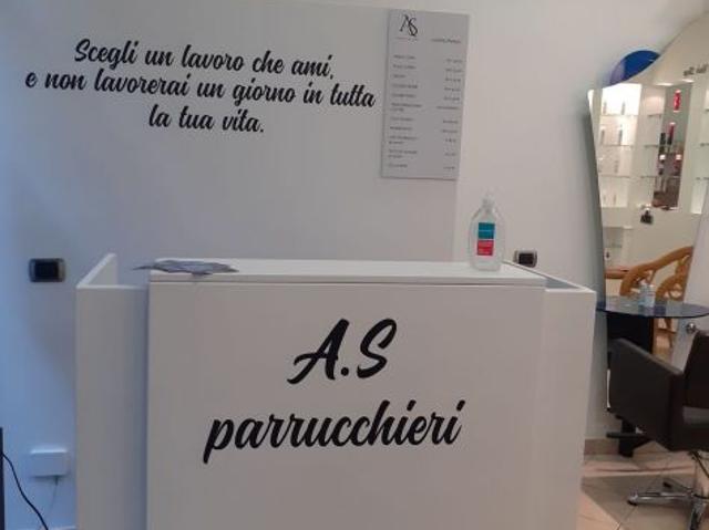 VENDESI ATTIVITA DI PARRUCCHIERA UOMODONNA