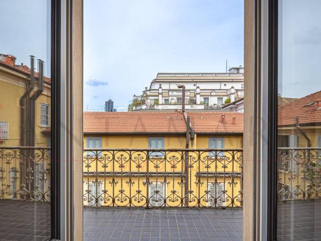 Vendesi attico a Milano, Turati