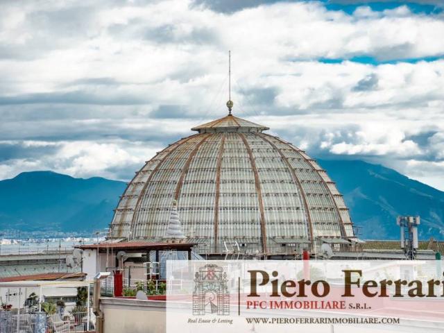 Vendesi attico a Napoli vico Tre Regine, Quartieri Spagnoli