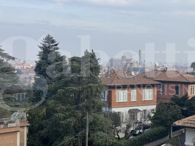 Vendesi attico a Bologna