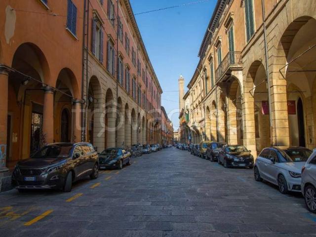Vendesi attico a Bologna strada maggiore ad.Ze, Centro Storico