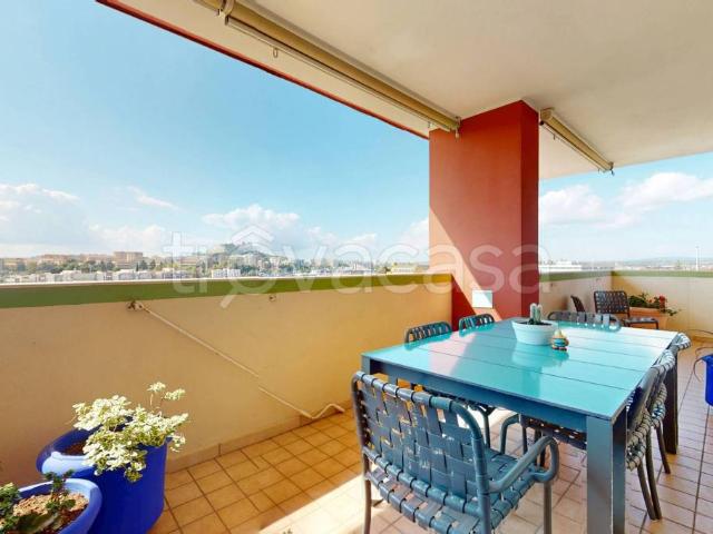 Vendesi appartamento a Cagliari via Edina Altara, Monte Claro
