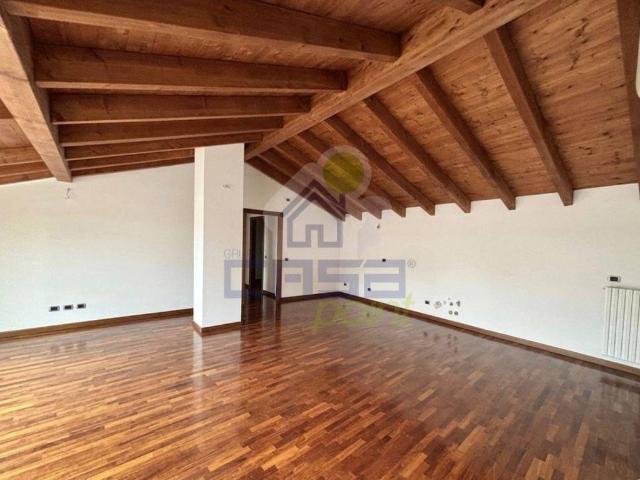 Vendesi attico a Lodi