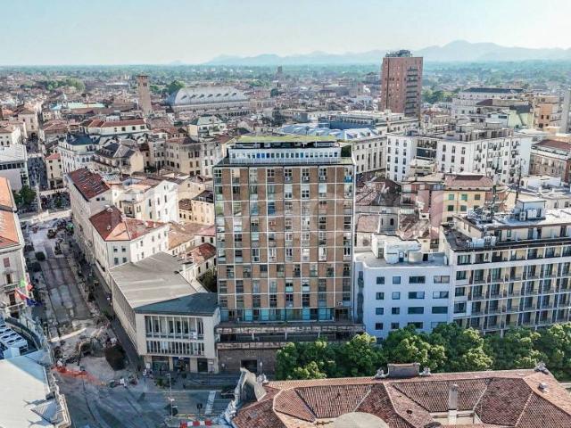 Vendesi attico a Padova, Piazze Duomo