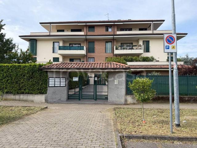 Vendesi attico a Pozzo d'Adda via Unità d'Italia, 4