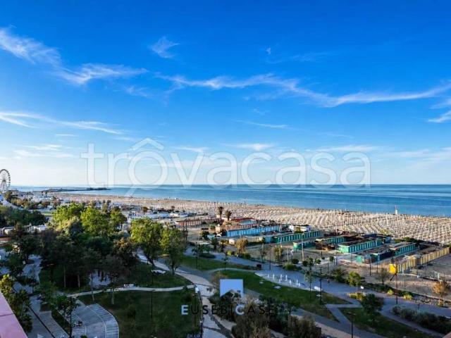 Vendesi attico a Rimini viale Amerigo Vespucci, Tripoli Mare