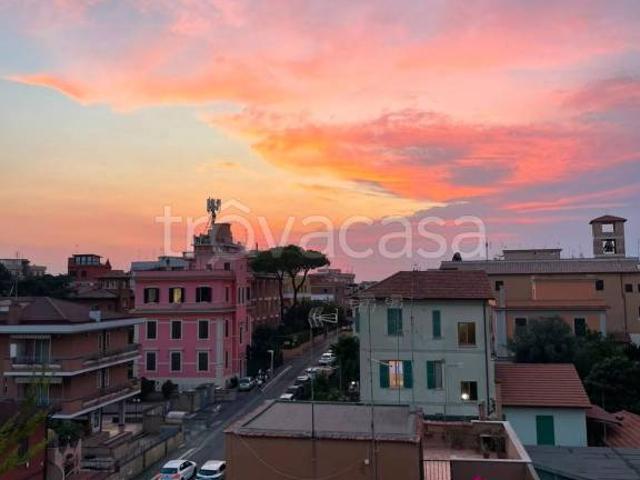 Vendesi attico a Roma via Martino V, Boccea
