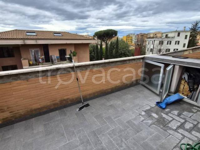 Vendesi attico a Roma via Angelo Fava, Monte Mario Trionfale