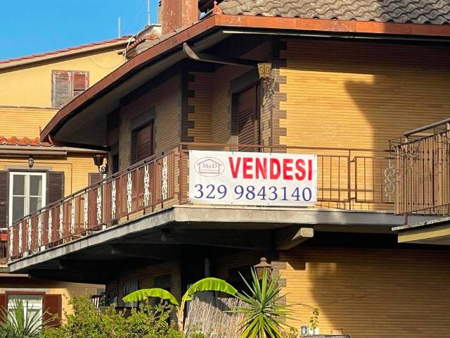 Vendesi attico a Roma via Celleno, Tomba di Nerone