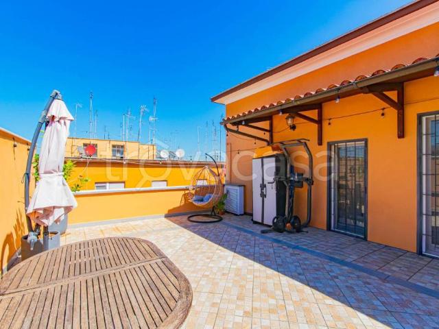 Vendesi attico a Roma via di Val Tellina, Colli Portuensi Casaletto