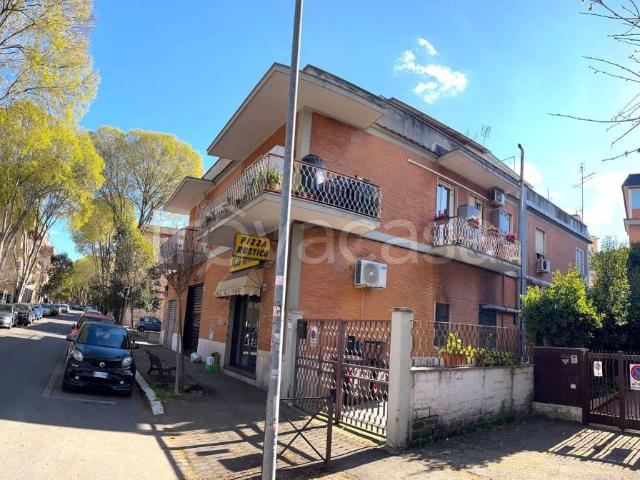 Vendesi attico a Roma via Sarsina, 98F, Vitinia