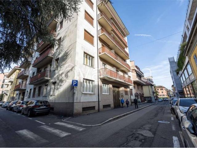 Vendesi attico a Varese via Battisti, 12, Centro città