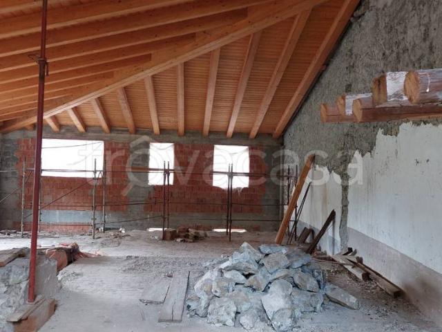 Vendesi attico a Zogno, Stabello