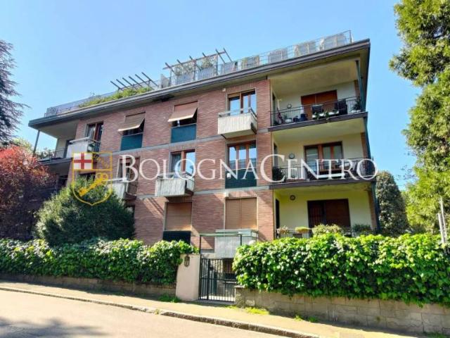 Vendesi attico/mansarda a Bologna via Don Olinto Marella, Colli Murri