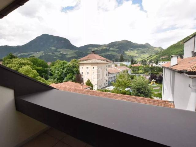 Vendesi attico/mansarda a Bolzano, Centro città