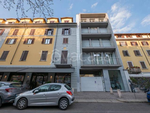 Vendesi attico/mansarda a Milano strada della Carità, 4, Porta Romana Medaglie d'Oro