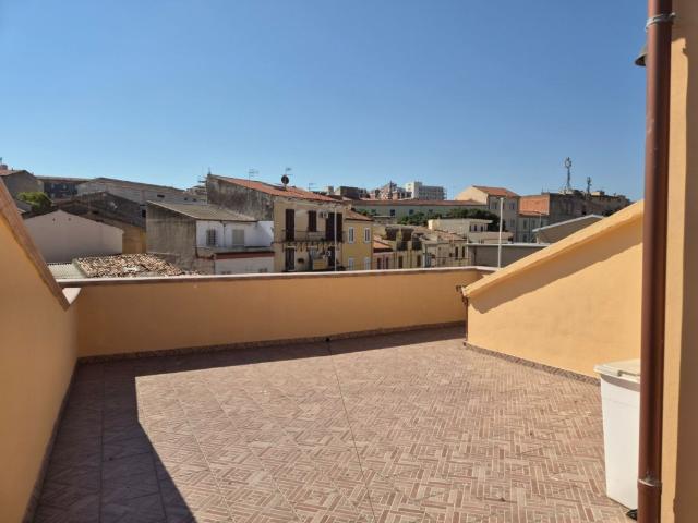 Vendesi attico/mansarda a Sassari via delle conce, Centro città