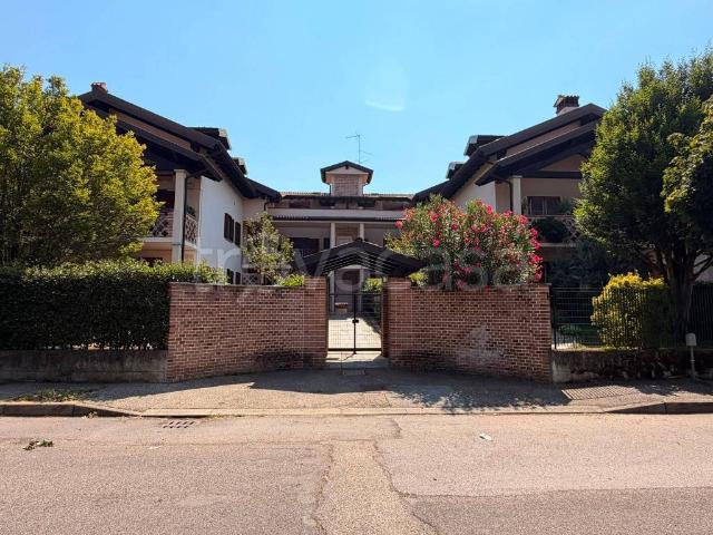 Vendesi attico/mansarda a Pavia via Antonio Labriola, 11, Chiozzo Sora