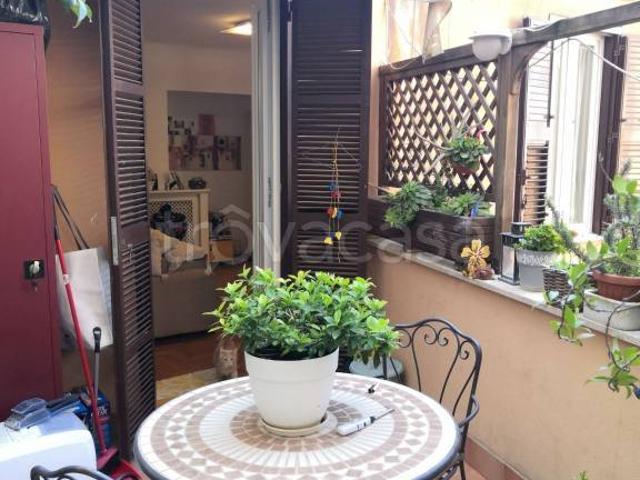 Vendesi trilocale a Roma via Elvia Recina, 23, San Giovanni
