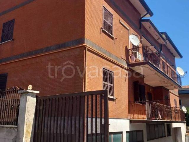 Vendesi attico/mansarda a Tivoli via Degli Acquedotti