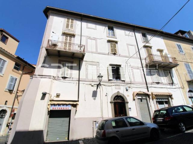 Vendesi attico/mansarda ad Albano Laziale via Aurelio Saffi, 49