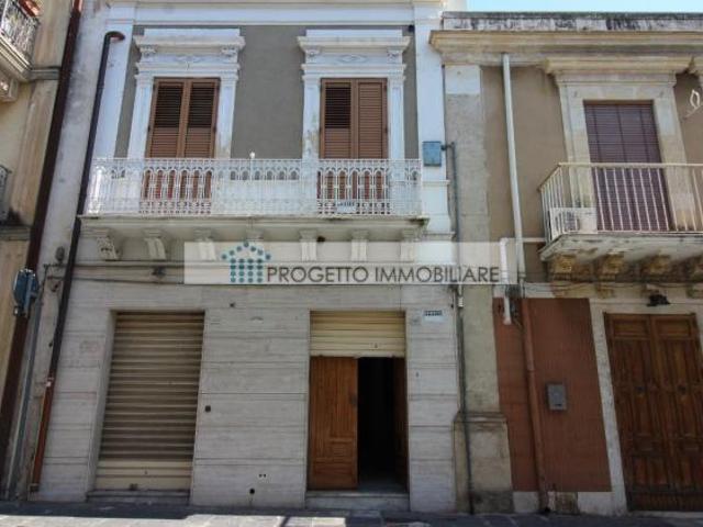 VENDESI A FLORIDIA CASA INDIPENDENTE