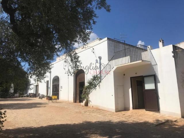 Vendesi a Ostuni bella masseria vista mare 600m² Ostuni