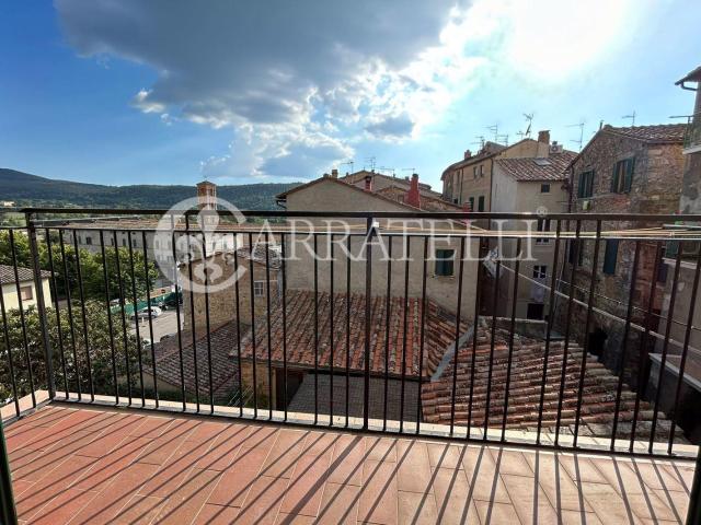 Vendesi a Sarteano terra tetto di circa 130 mq. Con taverna. 130m² Sarteano