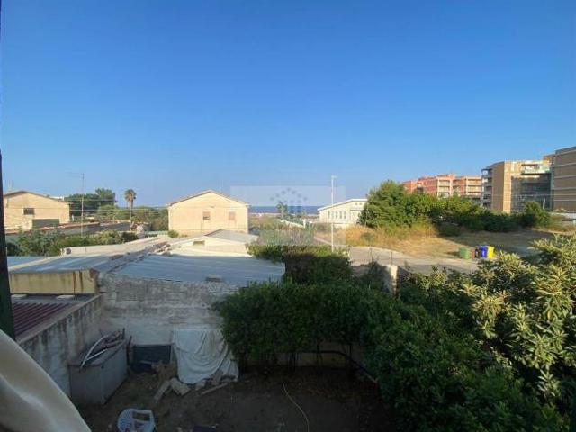 VENDESI APPARTAMENTO E GARAGE