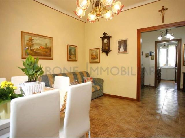 Vendesi appartamento a Massa via bibolotti, Centro città