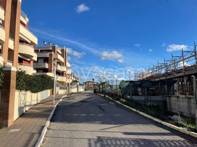 Vendesi appartamento a Marino via Fratelli Cervi, Santa Maria Delle Mole