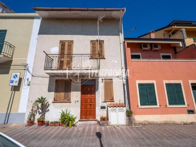 Vendesi appartamento a Messina via terranova 30, Santa Lucia San Filippo