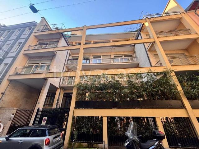 Vendesi appartamento a Milano via Cerva, Borgogna Largo Augusto