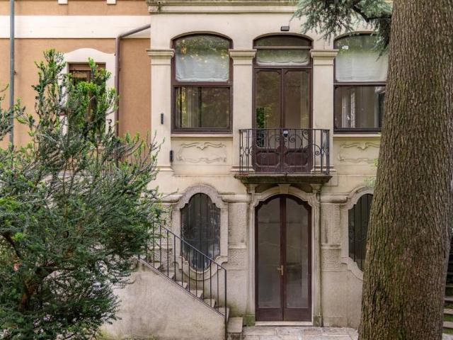 Vendesi appartamento a Milano via Giovanni Randaccio, Arco della Pace