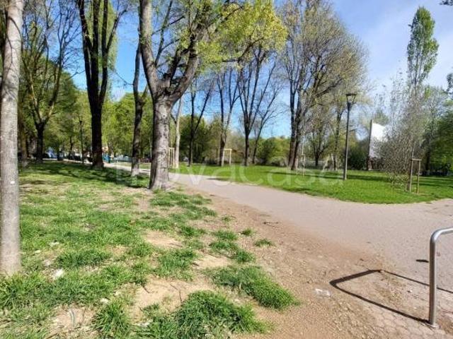 Vendesi appartamento a Milano via Vittorio Scialoia, 9, Affori