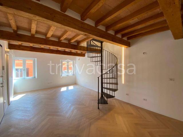Vendesi appartamento a Modena via San Michele, Centro Storico