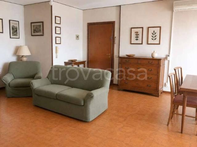 Vendesi appartamento a Modena via viterbo, Vaciglio