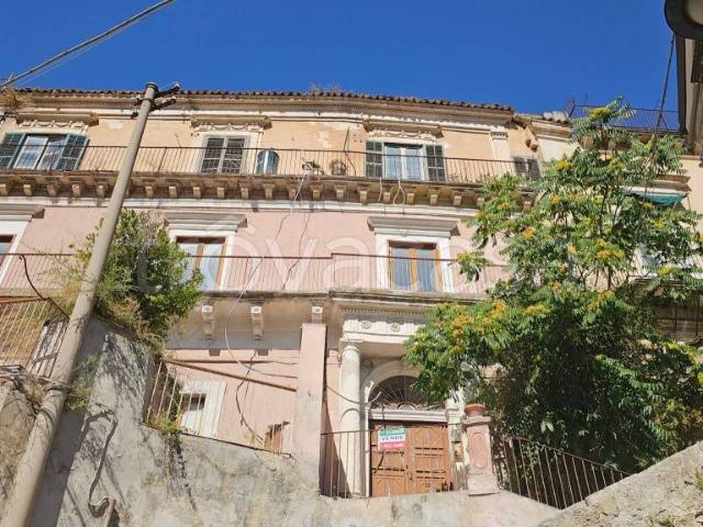 Vendesi appartamento a Modica via Campailla, 952