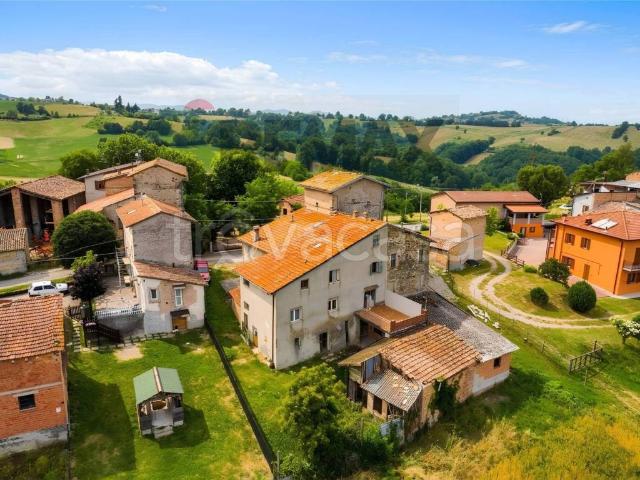 Vendesi appartamento a Montale, Casina