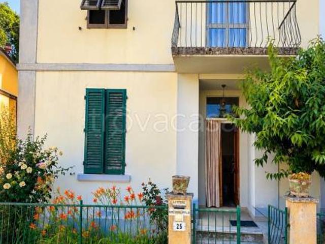 Vendesi appartamento a Montevarchi via Tamigi