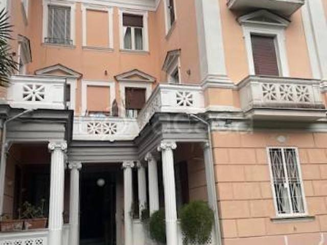 Vendesi appartamento a Napoli via Girolamo Santacroce, Piazza Canneto Salvator Rosa