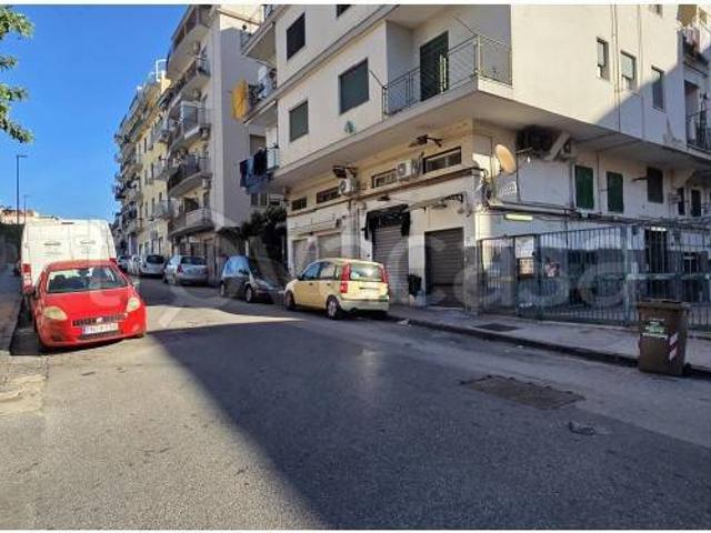 Vendesi appartamento a Napoli via Diomede Carafa, 58, Bagnoli